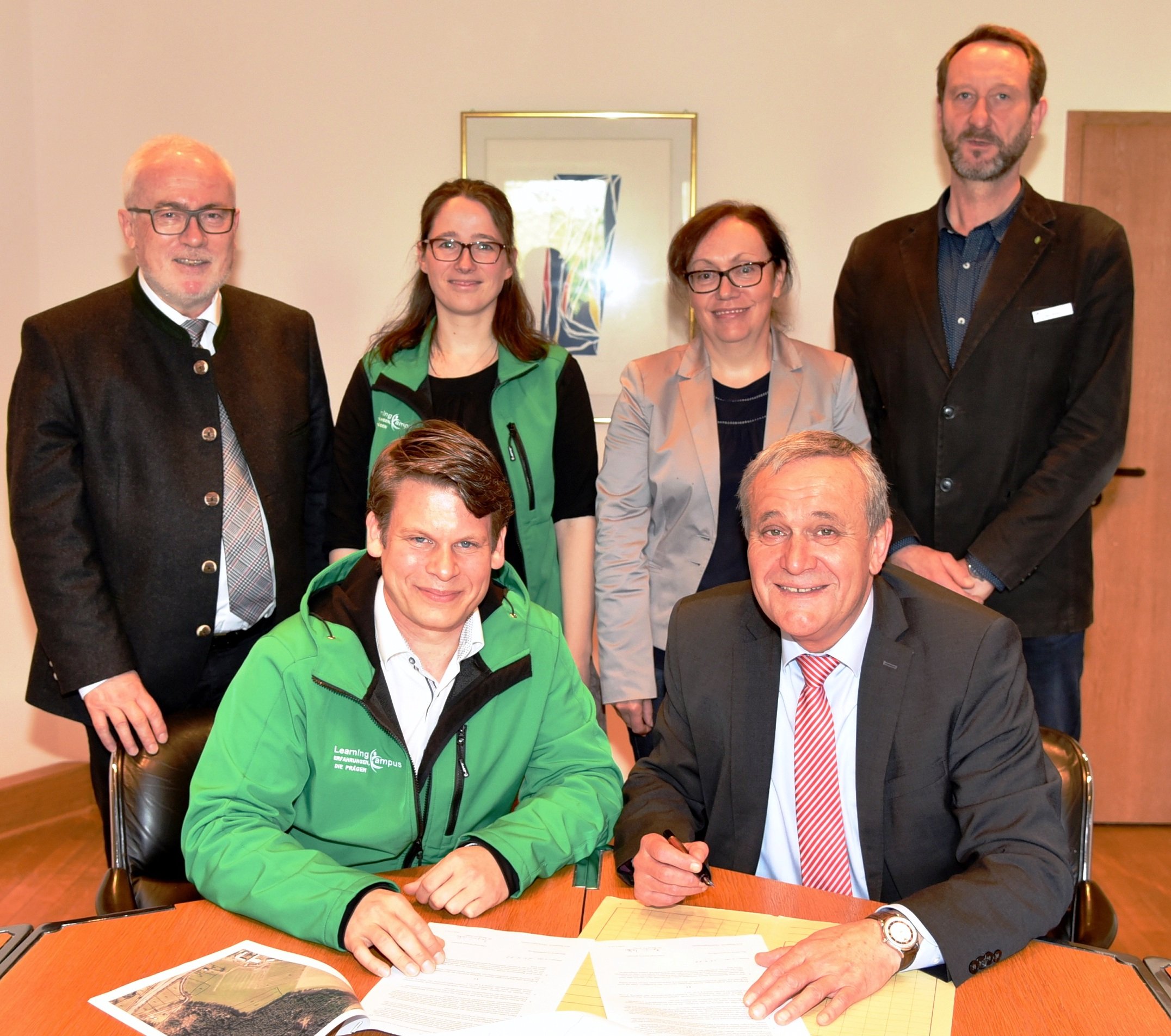 Vertragsunterzeichnung Waldkindergarten