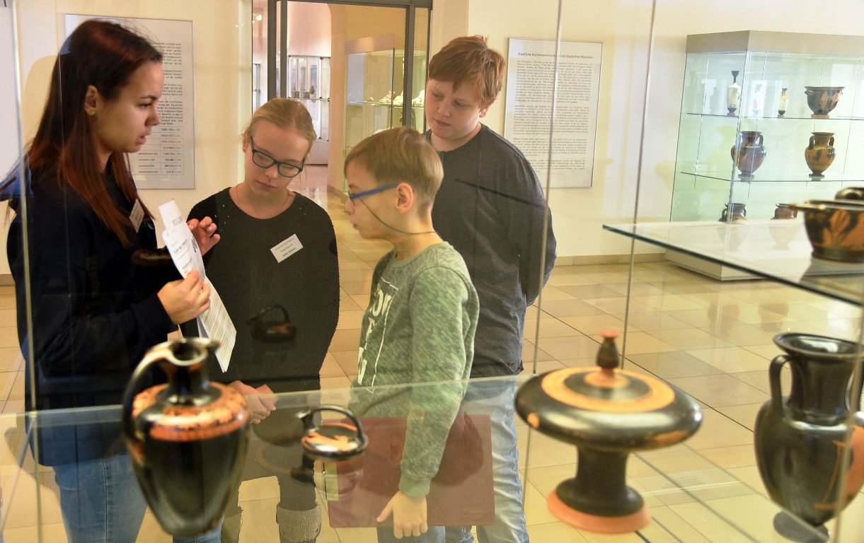 Kinder führen Kinder Internationales Kreamikmuseum
