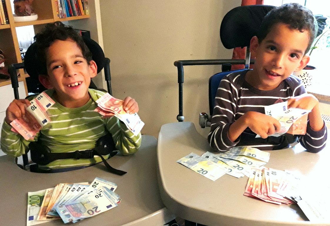 Gutes tun verbindet: 1.115 Euro Spende für Damien und Malik