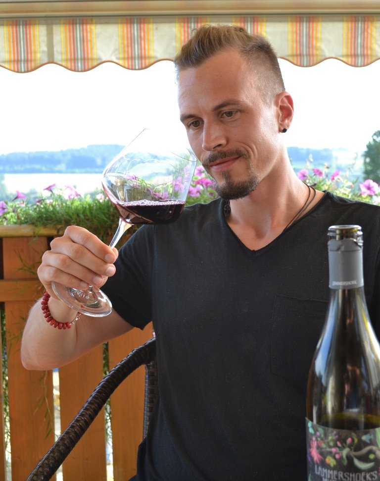 Daniel Bayer ist Weininfluencer aus Leidenschaft