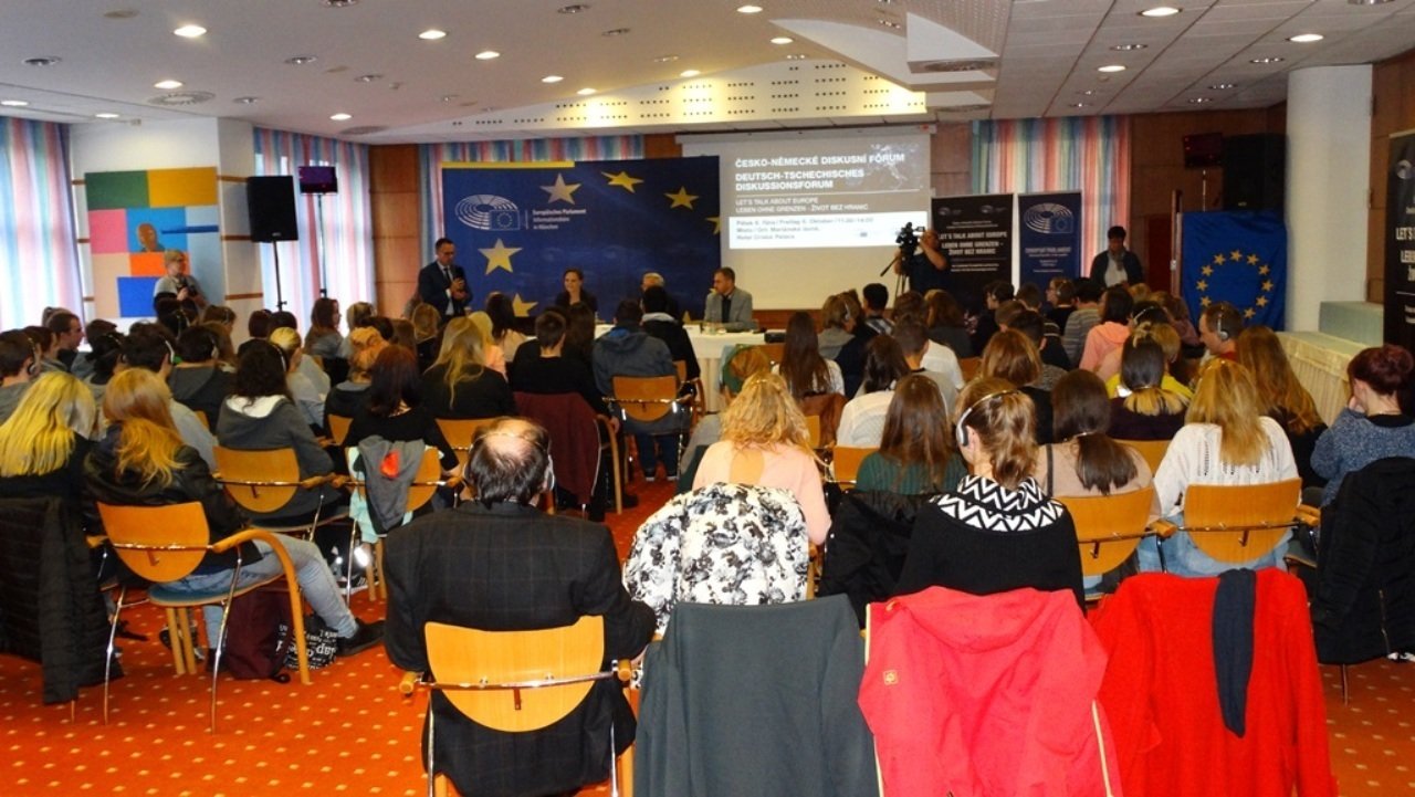 Dialogforum Schüler Diskussion Albert Heß Let´s talk about Europe (1)1