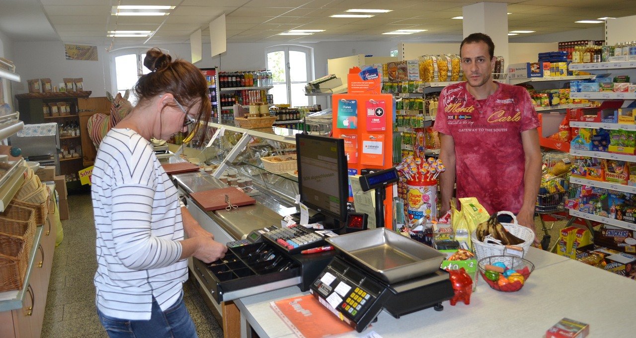 Rollender Tante-Emma-Laden mit Online-Shop