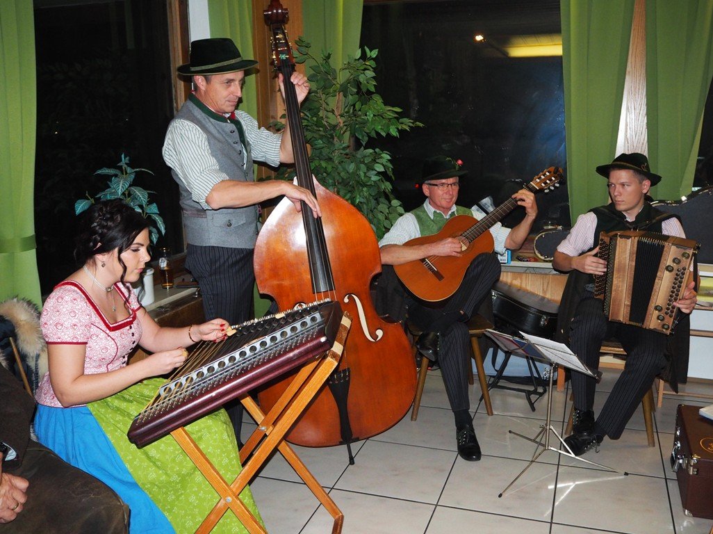 Dotsch-Kirwa-Auftakt-NeustadtWN