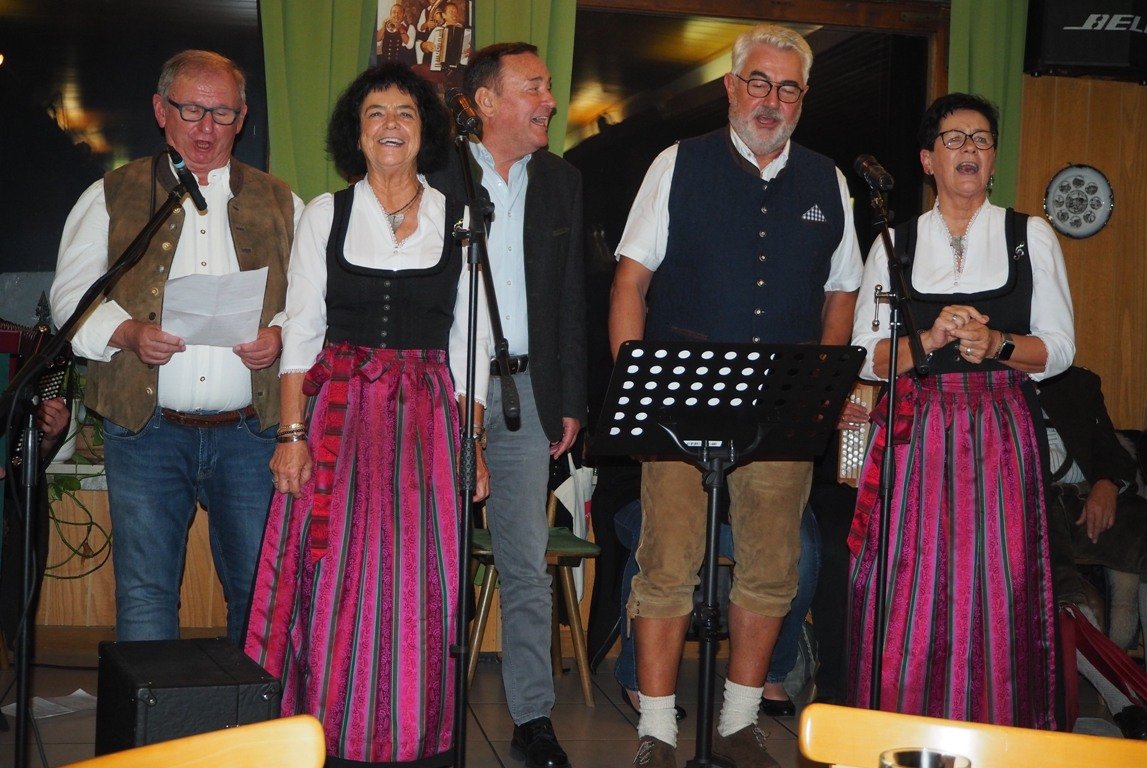 Dotsch-Kirwa-Auftakt-NeustadtWN