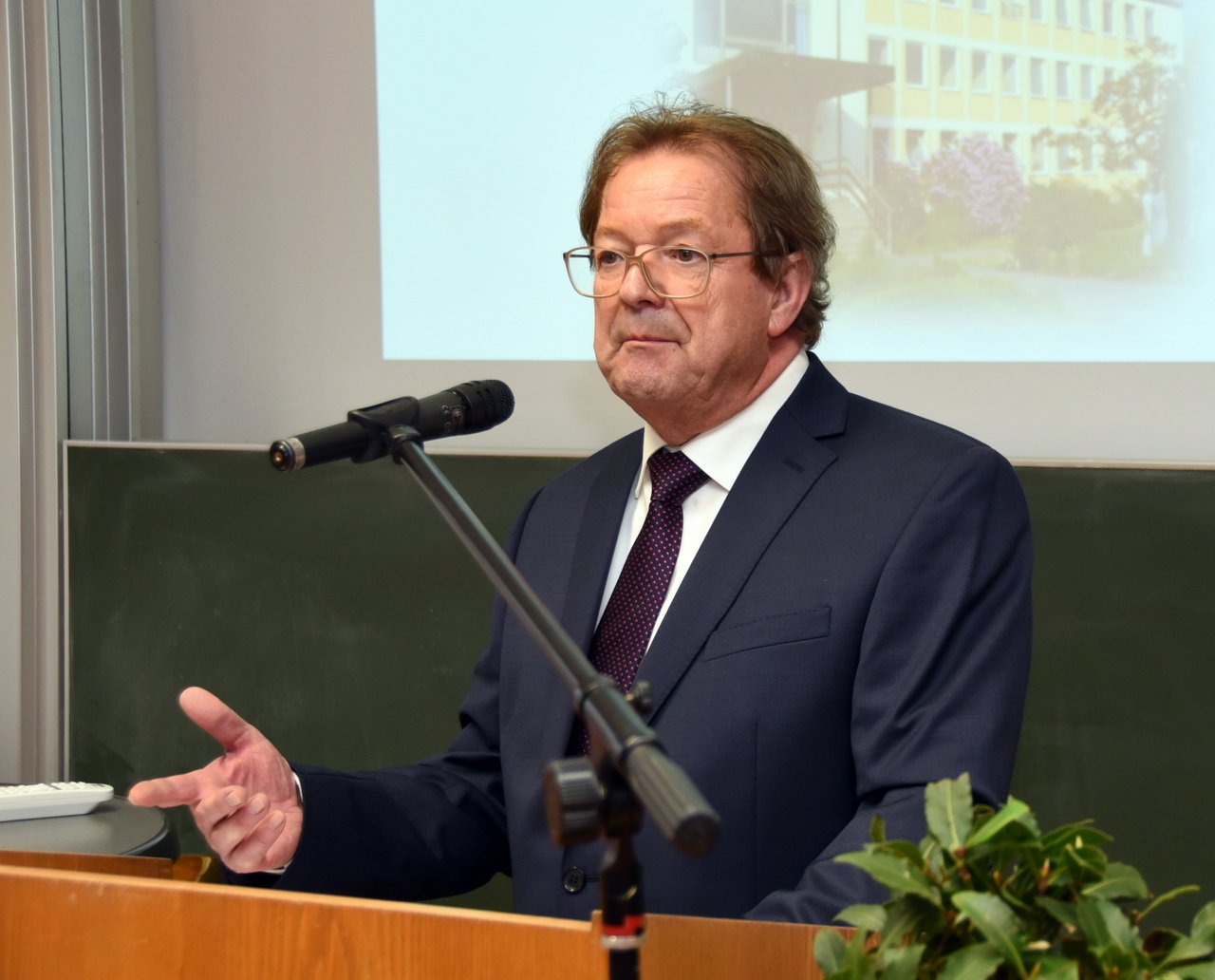 Dr. Siegfried Kiener