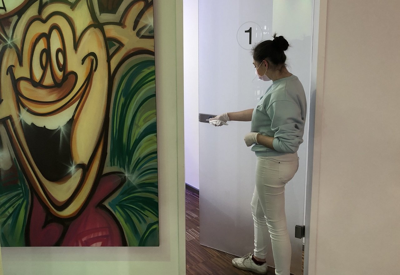 Dr. med. dent. Dietmar Geymeier Fachzahnarzt für Kieferorthopädie Weiden Öffnungszeiten Corona Bilder Artikel 3