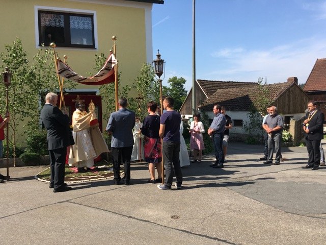 Dreifaltigkeitssonntag Expositur St. Jakobus Fronleichnamsfest Festgottesdienst Fronleichnamsprozession Döllnitz Bilder Sieglinde Schärtl