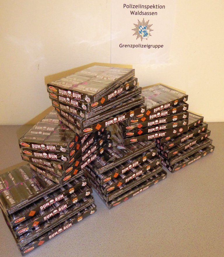 Dum Bum Feuerwerk Feuerwerkskörper Grenzpolizei Waldsassen