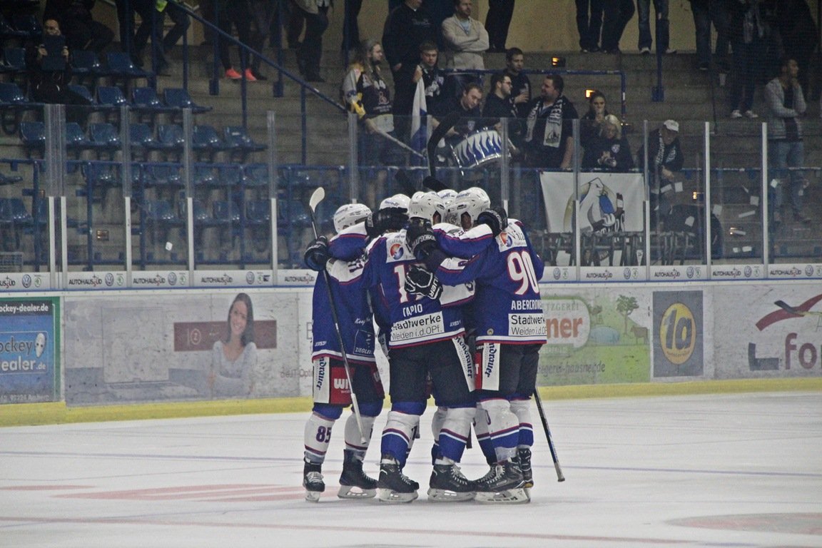 EV Weiden gegen Lindau Blue Devils Eishockey