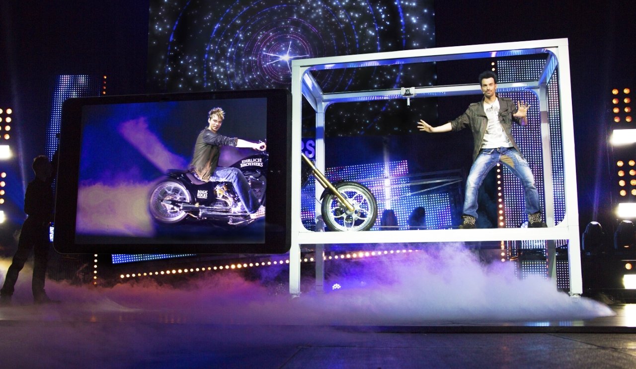 Ehrlich-Brothers_iPad02_copyright-Ralph-Larmann_s