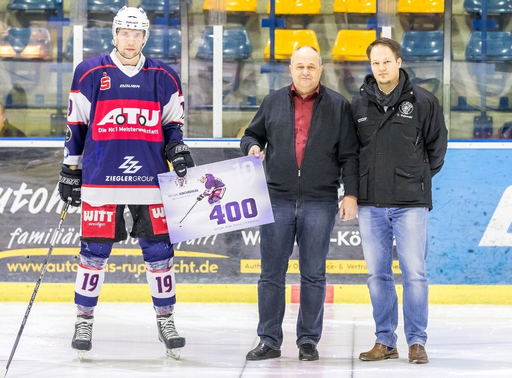 Ehrung Michael Kirchberger 400_Spiele bei Blue Devils Weiden 1. EV Weiden Thomas Siller Thomas Gajewski