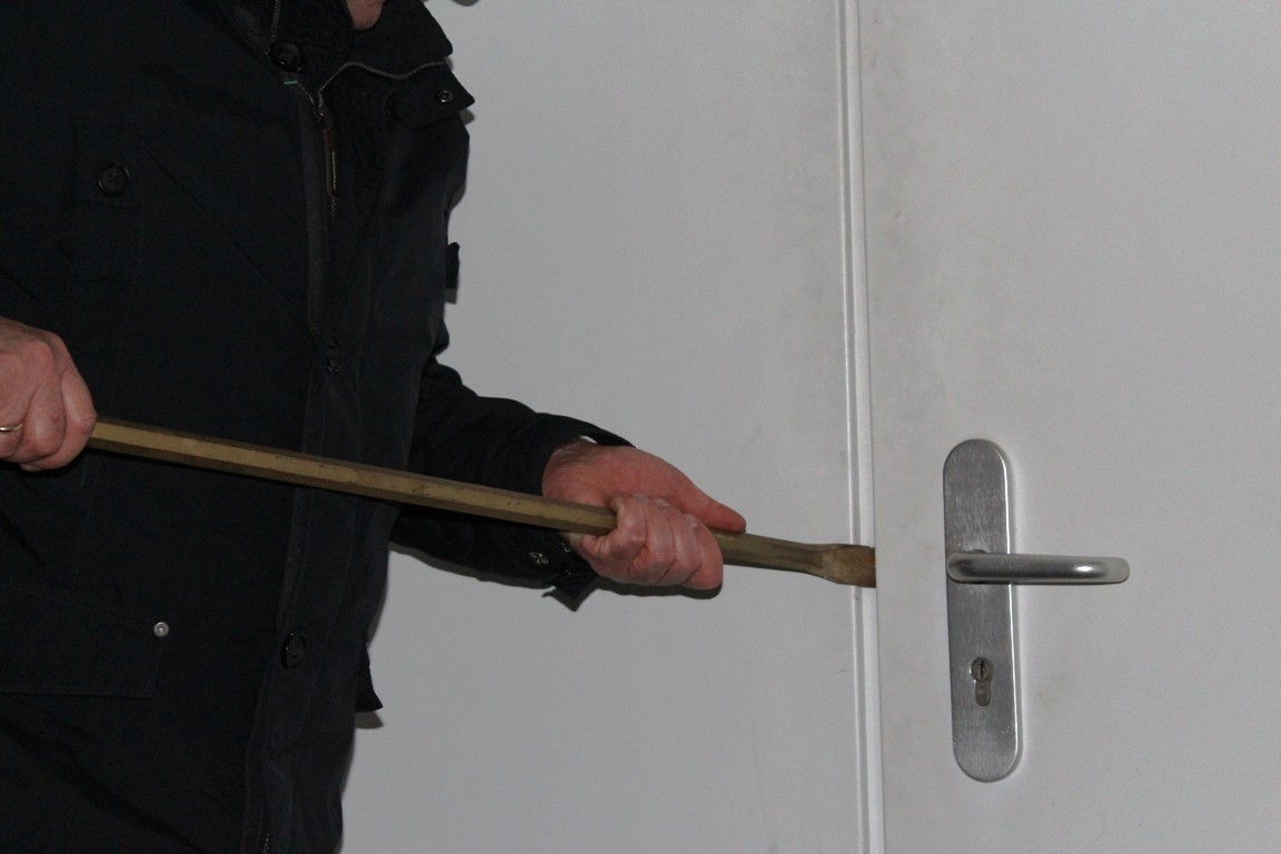 Unbekannte steigen in Edeka-Markt ein