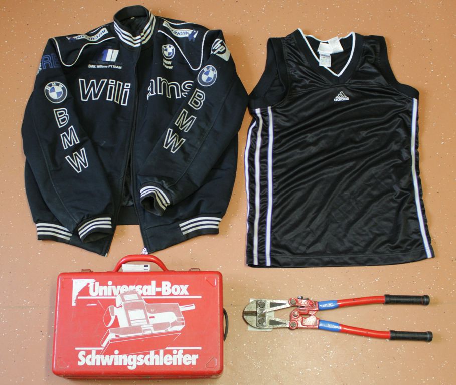 Einbrüche Einbruchsserie Waldsassen Kleidung Dieb Täter