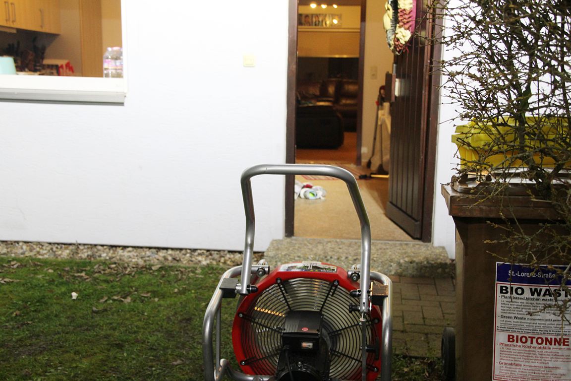 Einsatz Feuerwehr Kaltenbrunn Hund gerettet Rauch aus Haus 3