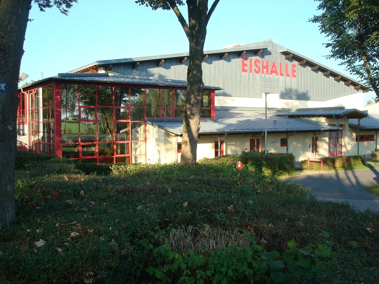 Eishalle in Mittereich öffnet Ende Oktober Veranstaltungen Hygieneregeln Corona Pandemie Landkreis genutzt Bild Werner Männer