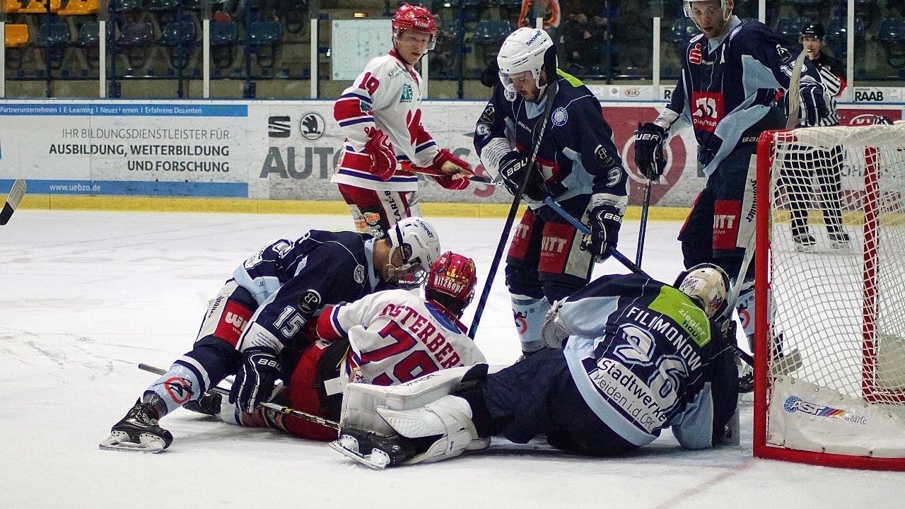 Eishockey Blue Devils gegen Deggendorf Abschied Waldowski (1)