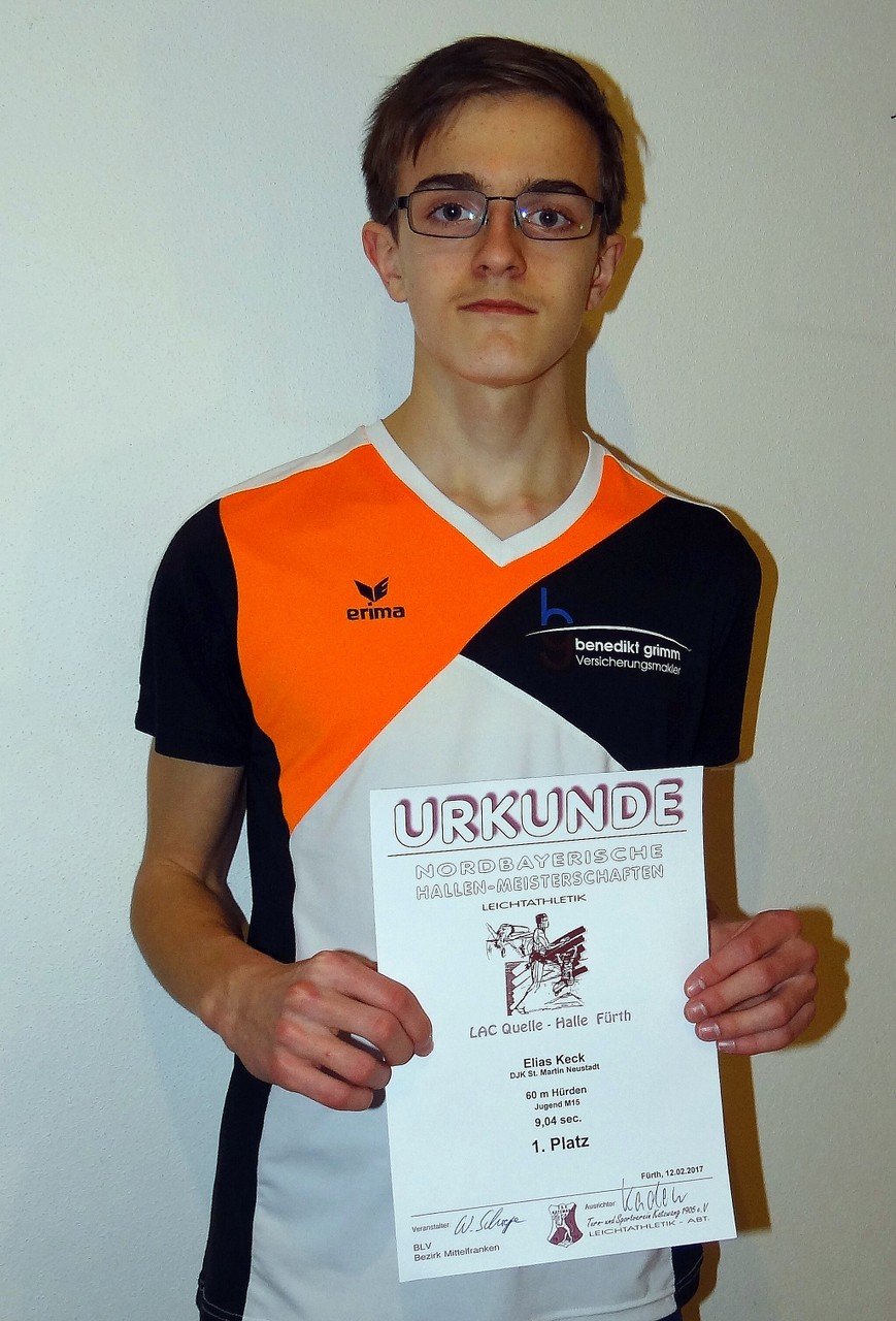 Elias Keck Hürdenlauf DJK Neustadt Leichtathletik