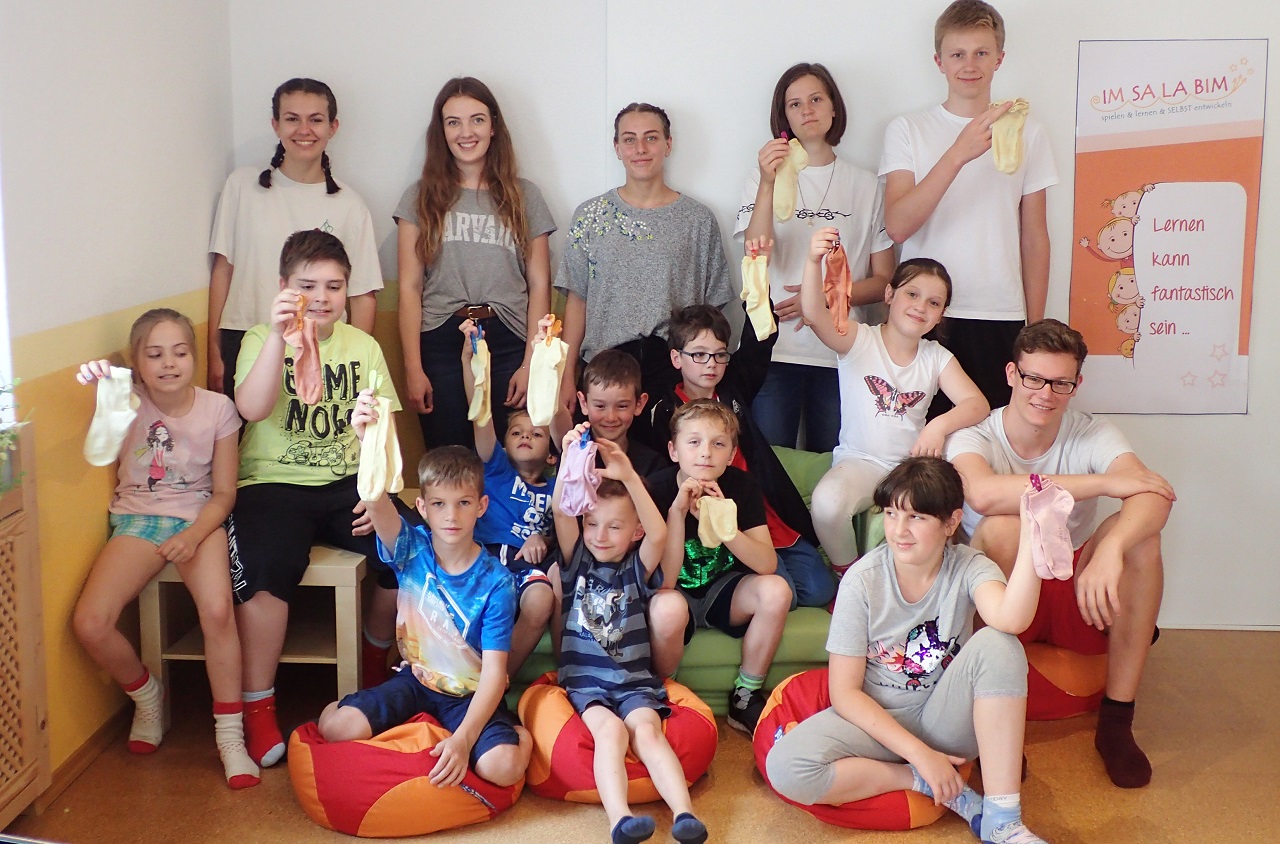 Natürliche Farben: Elly P-Seminar Schulgarten gestaltet Ferienprogramm