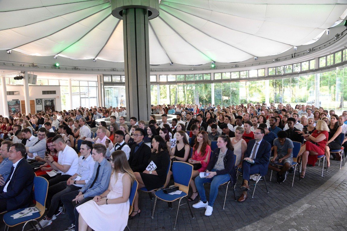 Entlassfeier Gustl-Lang-Schule Weiden Wirtschaftsschule Innovision Center Abschluss 2018 -1