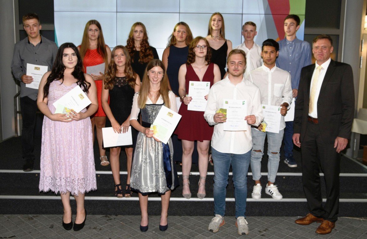Entlassfeier Gustl-Lang-Schule Weiden Wirtschaftsschule Innovision Center Abschluss 2018 -4