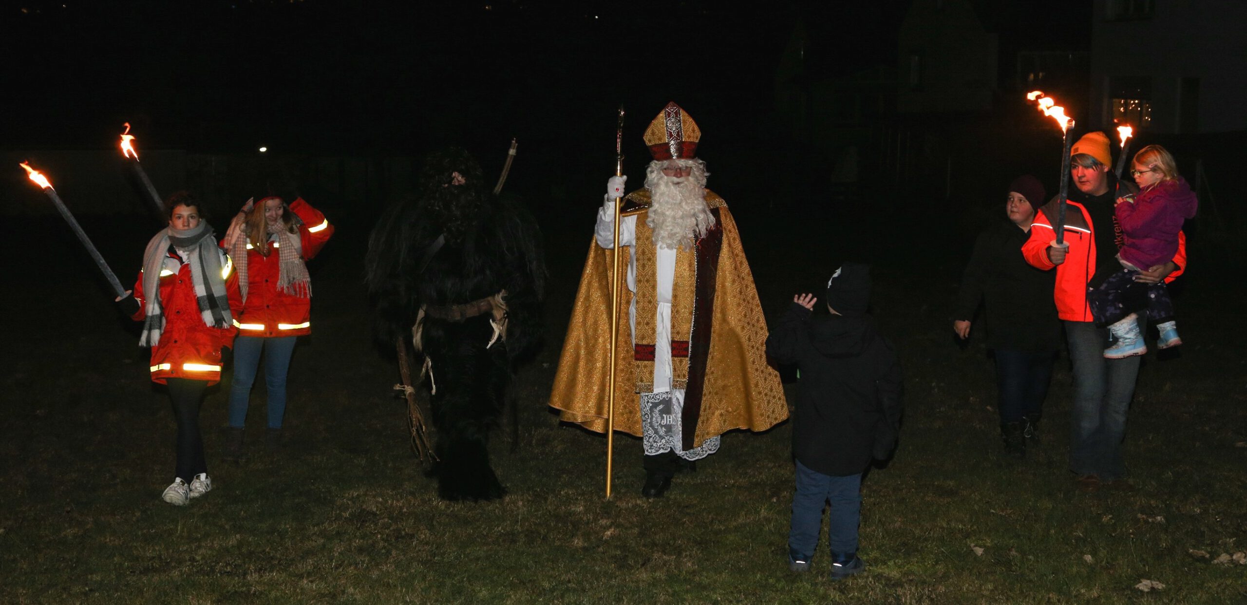 Erbendorf_Nikolausbesuch-am-Spielplatz_Ankunft