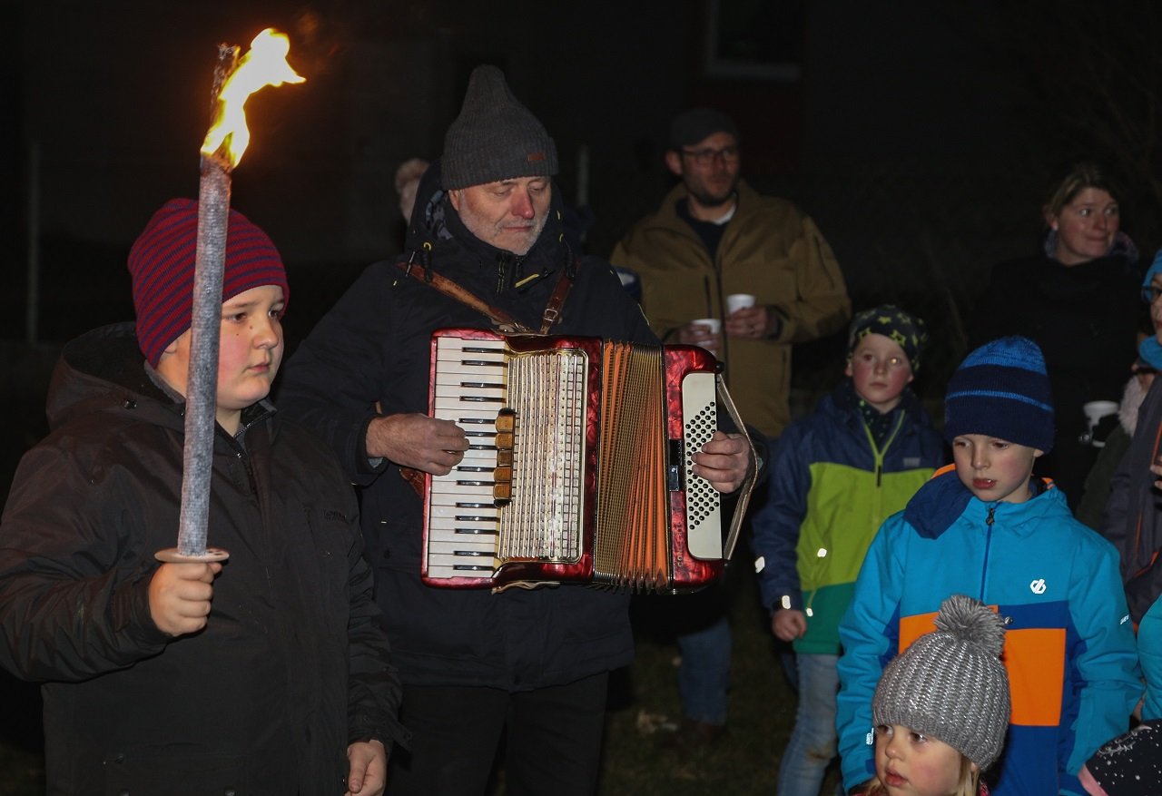 Erbendorf_Nikolausbesuch-am-Spielplatz_Musik