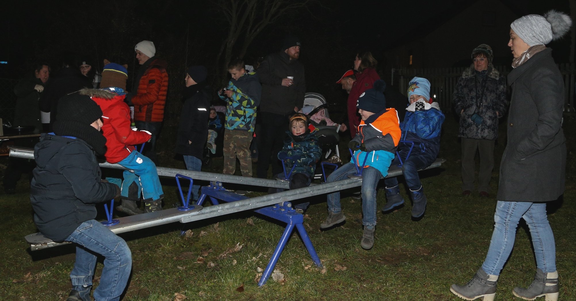 Erbendorf_Nikolausbesuch-am-Spielplatz_Spielgeräte