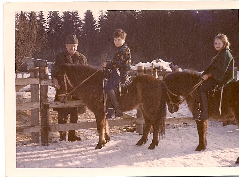 Erste Reitversuche  auf einem Shetti Uli Reber