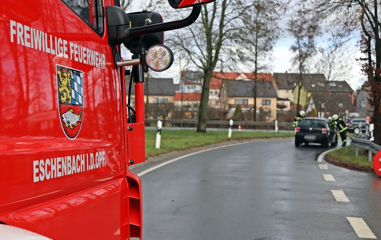 Eschenbach_Unfall_Auffahrt B470_Feuerwehreinsatz_3