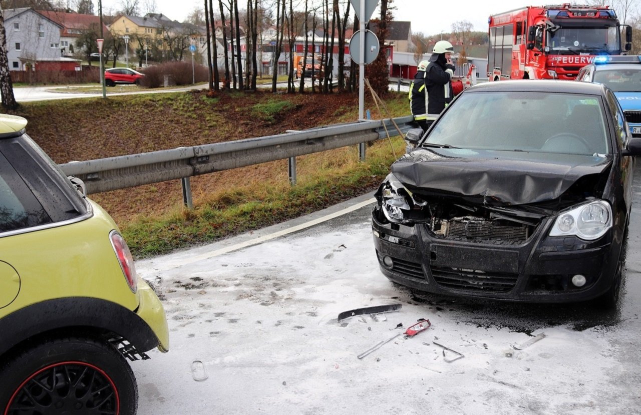 Eschenbach_Unfall_Auffahrt B470_Feuerwehreinsatz_5