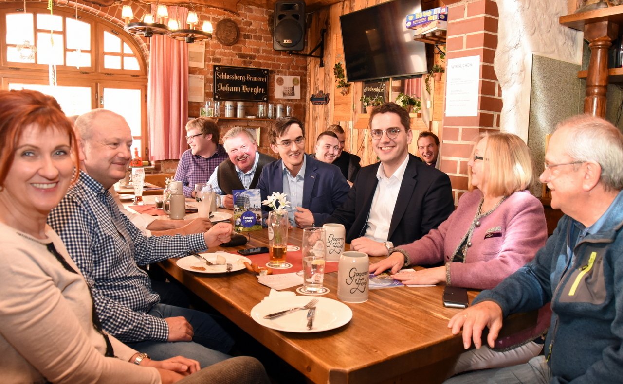 Europäische Mittagspause Floß 4