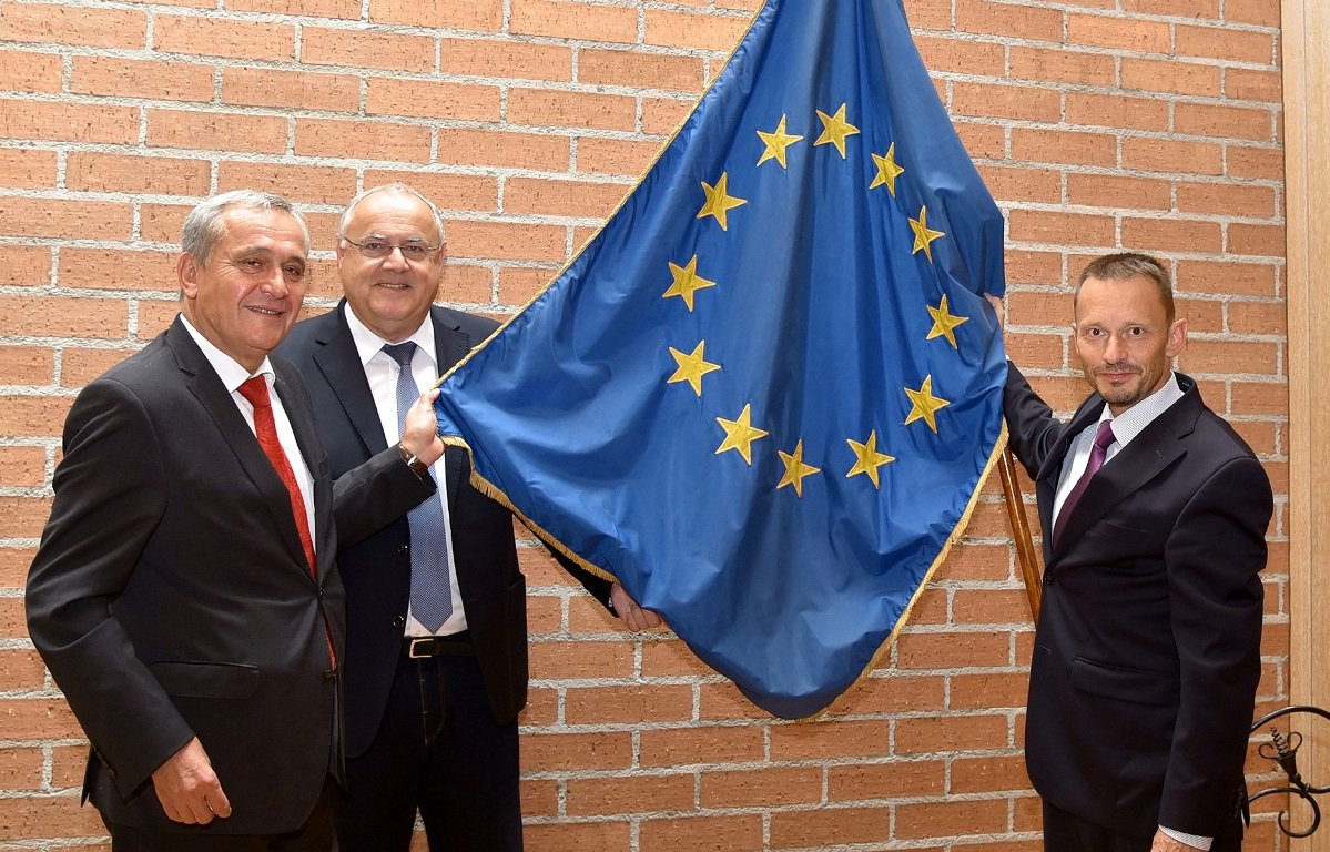 Europaflagge Weiden Kurt Seggewiß Lothar Höher Jens Meyer