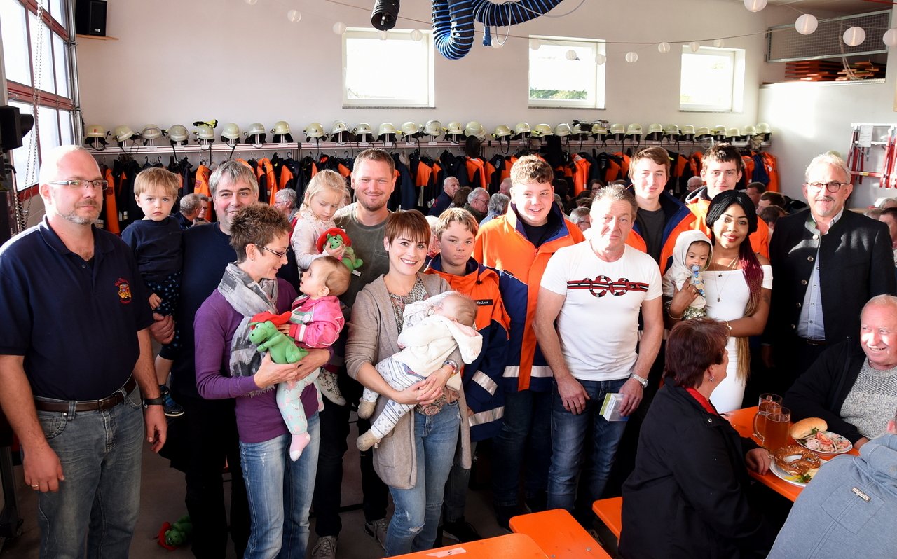 Freude über Neu-Püchersreuther und Ausrüstung für Jugendfeuerwehr