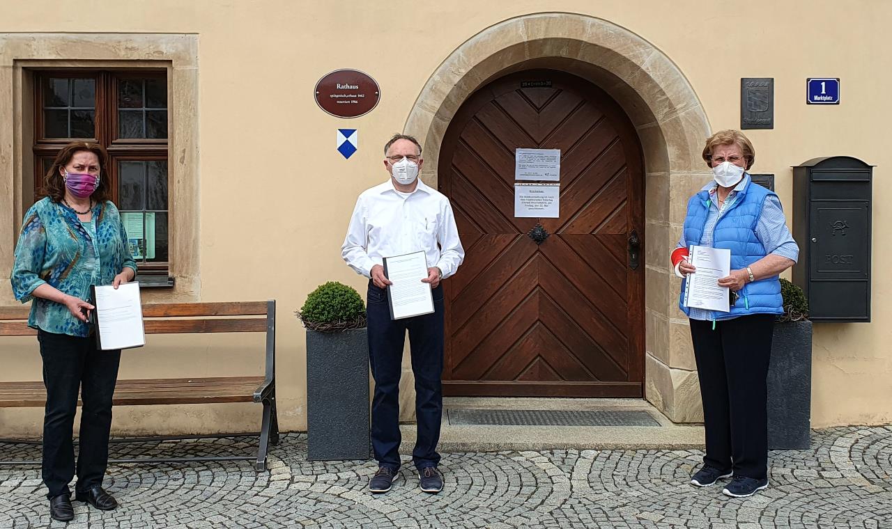 Fachmarktzentrum Grafenwöhr Unterschriftenaktion Petra Melchner Gerhard Pappenberger Anneliese Rauh