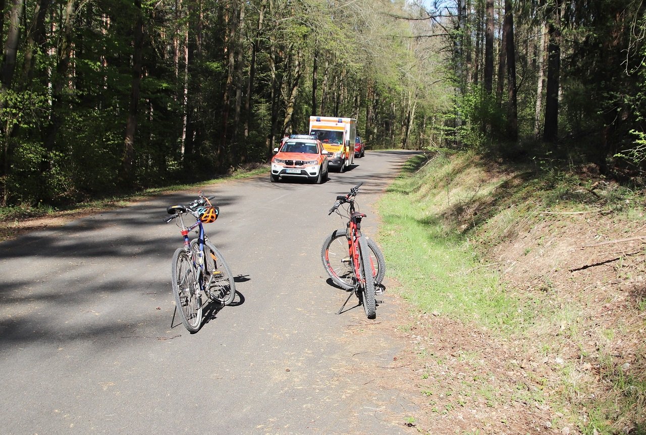 Fahrrad Rad fahren Tour Sonne schönes Wetter Unfall Wald Zusammenstoß Verletzt Krankenhaus Klinikum Polizei Rettungsdienst Bild Jürgen Masching2