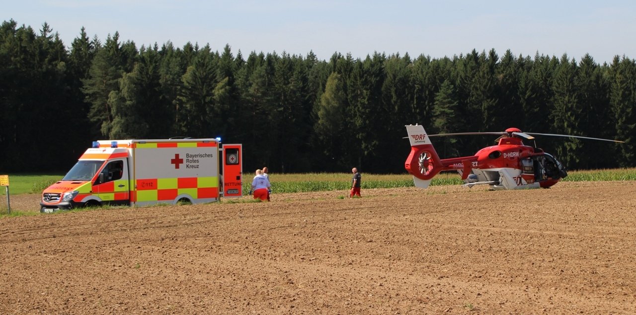 Fahrradfahrer stürzt auf Staatsstraße