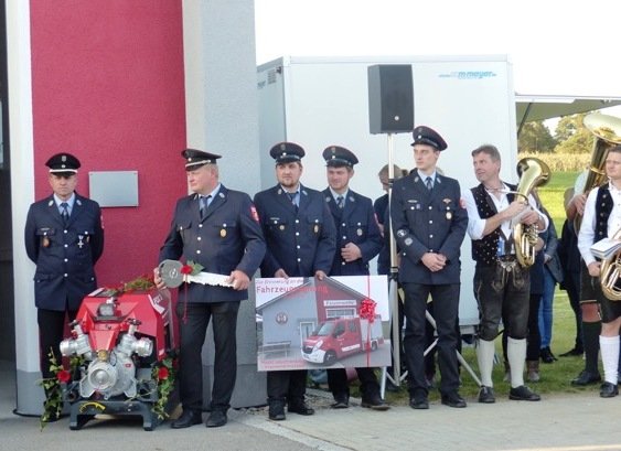 Fahrzeugweihe Feuerwehr Lerau (9)