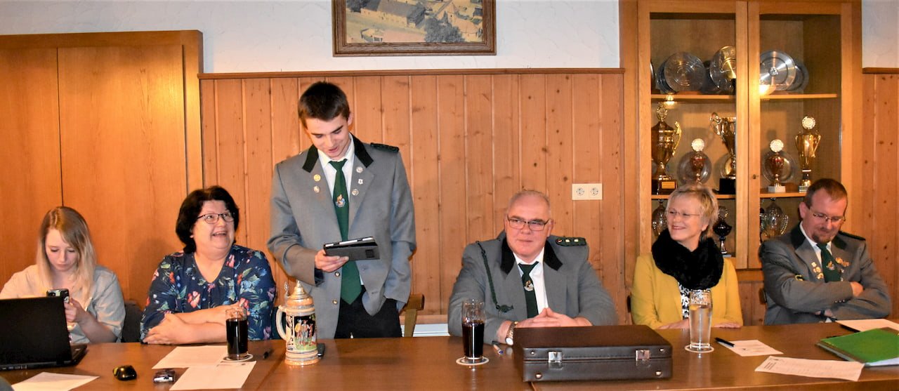 Spaß beim Blasrohrschießen statt im digitalen Schießstand