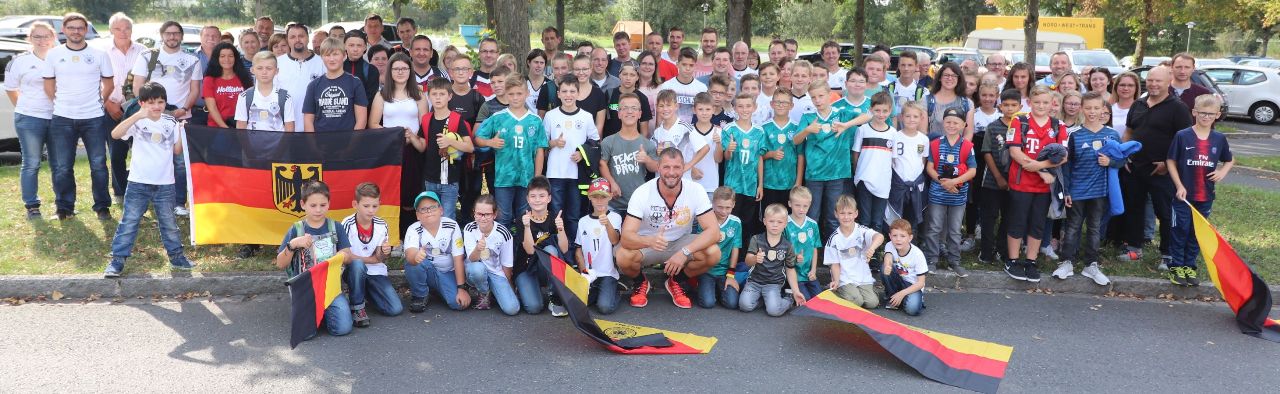 Fanfahrt nach München 112 Fußballfans aus Tirschenreuth und dem Stiftland München Fußball-Länderspiel Deutschland gegen Frankreich Bild Stadt Tirschenreuth