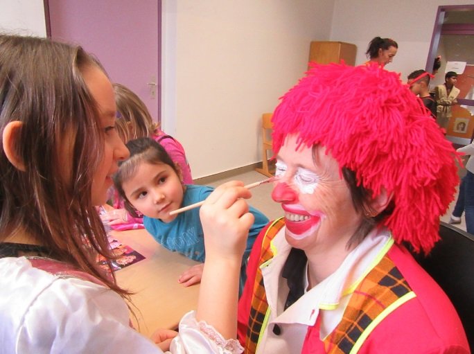 Fasching Offene Ganztagsschule Grafenwöhr Kinderschminken Clown