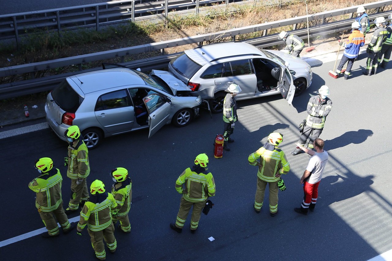 Unfall mit mehreren Fahrzeugen im Feierabendverkehr