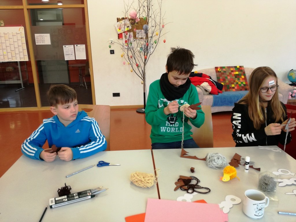 Ferienaktion Basteln Sozialarbeiter Jas Landkreis Neustadt