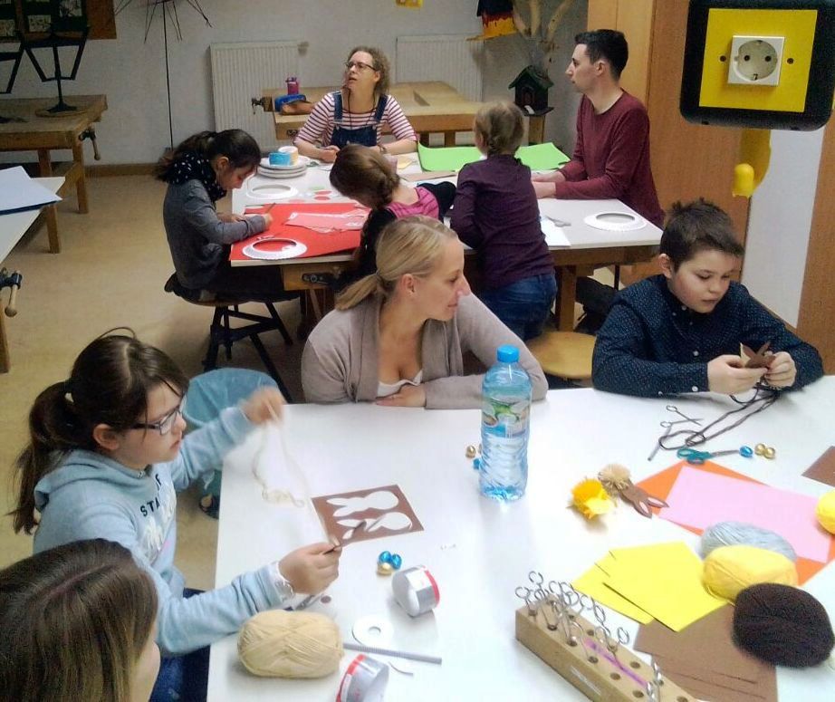 Ferienaktion Basteln Sozialarbeiter Jas Landkreis Neustadt