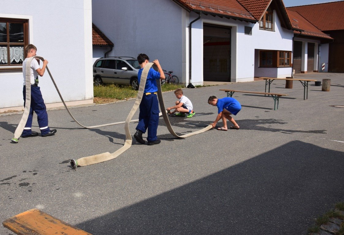 Ferienprogramm FF Feuerwehr Waldthurn Kinder Feuerwehrauto Löschfahrzeug Spasß Bilder Tanja Pflaum 40