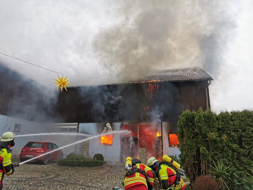 Feuer Brand Erbendorf Lagerhalle 06