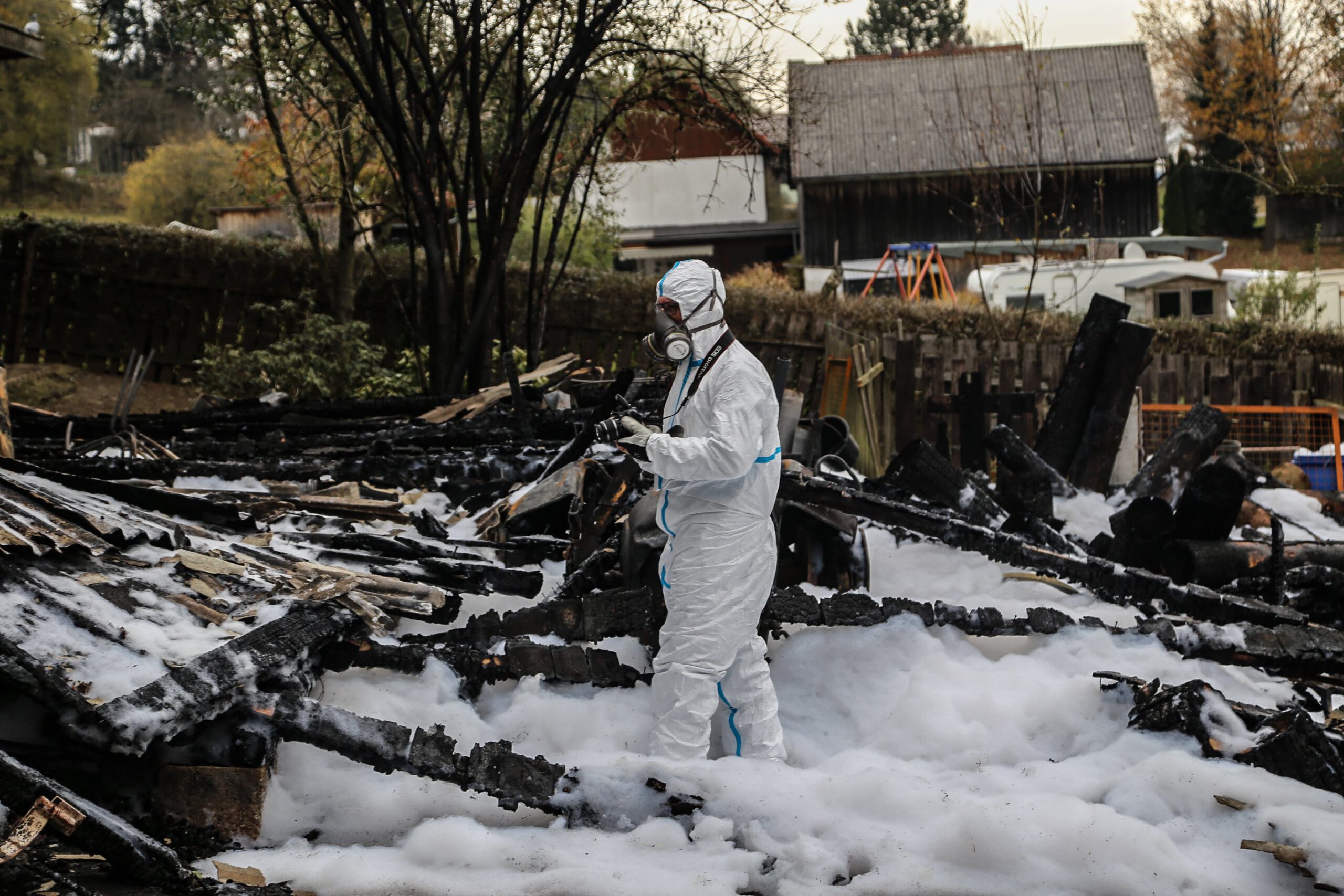 Kleintierstallungen und Schuppen gehen in Flammen auf