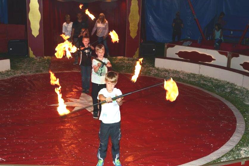Feuerspiele Zirkus Schulprojektwoche Bild Verein der Clausnitzerschule Weiden