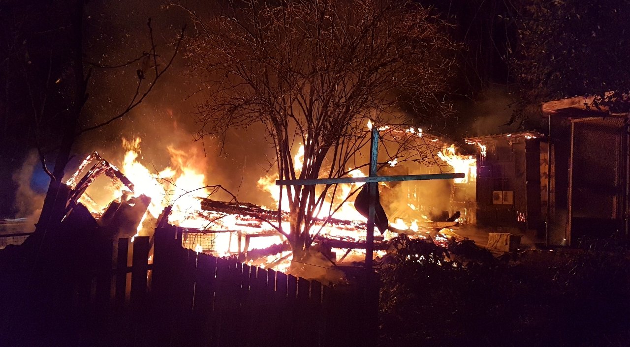 Feuerwehr Einsatz Erbendorf Aschenhof Feuer Brand 01