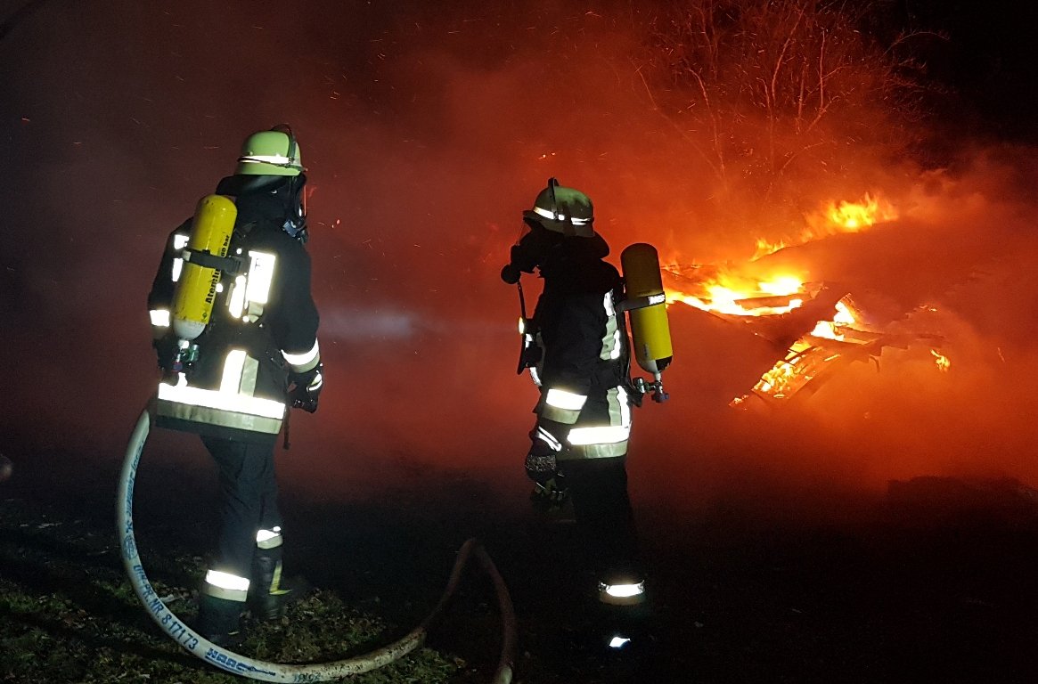 Feuerwehr Einsatz Erbendorf Aschenhof Feuer Brand 03