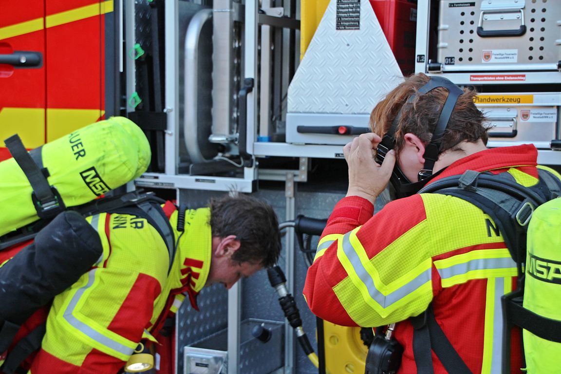 Feuerwehr Feuer Symbol Neustadt Wohnhausbrand Übung (8)